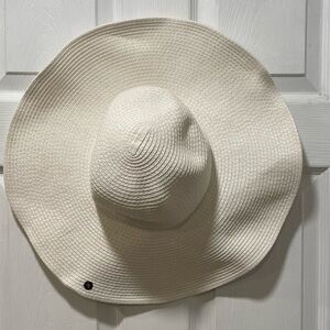 Peter Grimm Erin hat in White